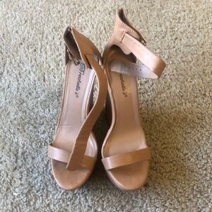 Breckelle’s 😘😘 Platform Sandals